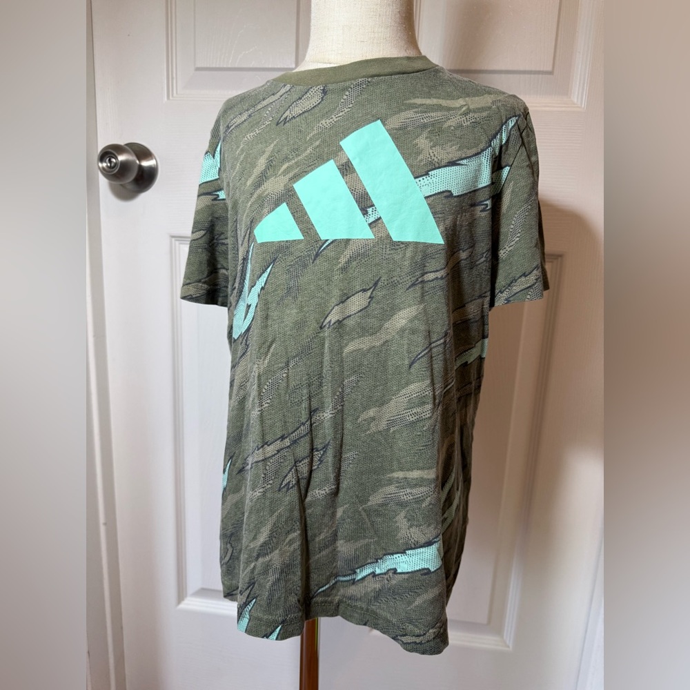 Adidas Camo Graphic Tee Green Camo Mint/Light Blue Logo Youth size XS 7 Kids